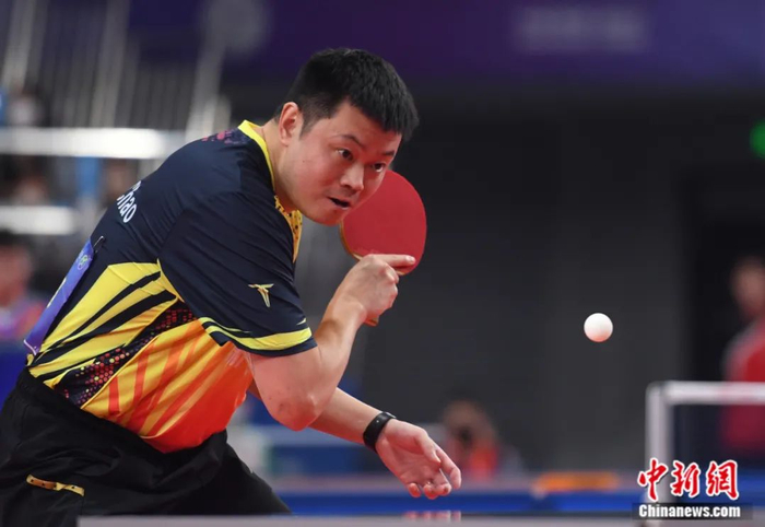 图为侯英超在比赛中。中新社记者 王刚 摄