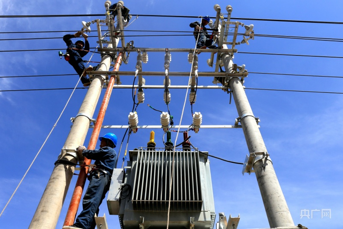 “煤改电”施工现场。孙广权摄央广网发