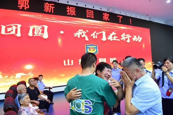 电影《失孤》中被拐儿童原型郭新振被找到（图片来源：公安部刑侦局官方微信）