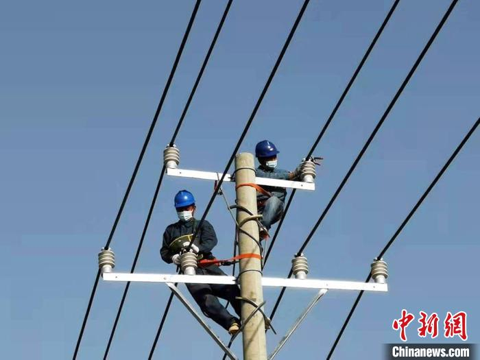 煤改电工程配套电网投资105多亿元。　闫文陆 摄