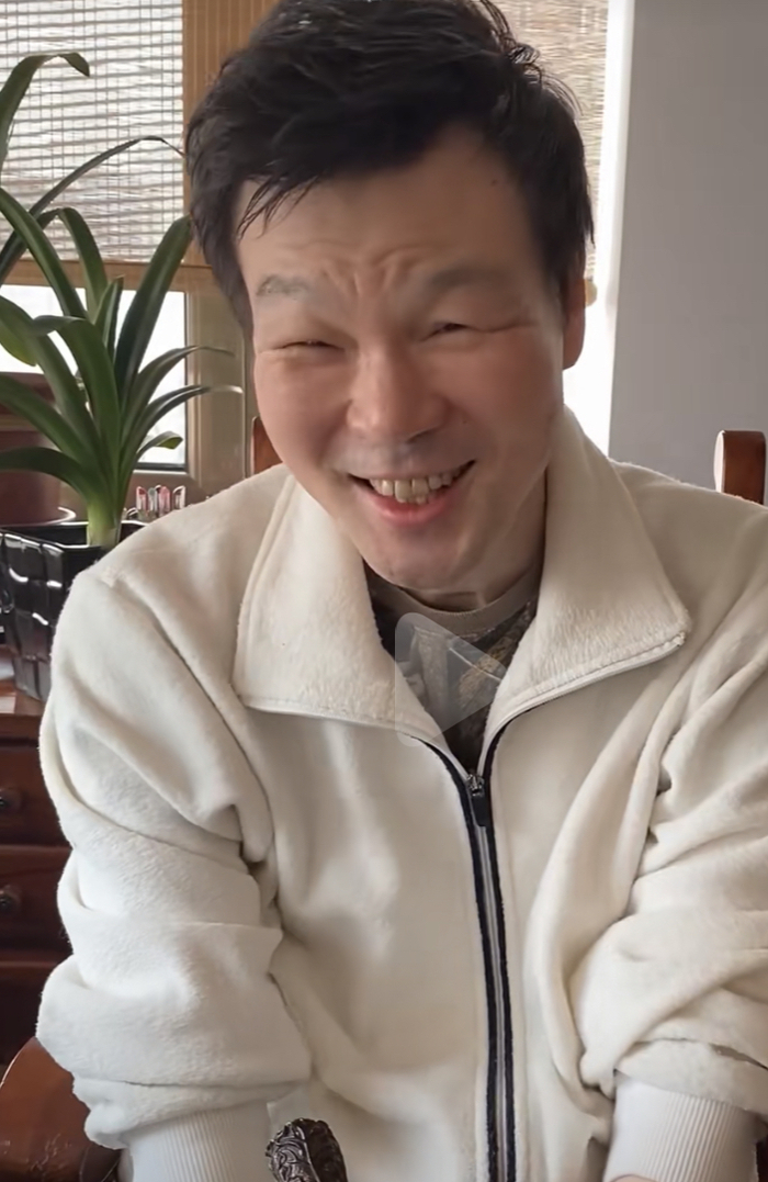 主持人李彬自曝患大病,吃药肿成眯缝眼憔悴不堪,中秋节在医院过|节目|安徽台|评论|手术帽|戴娇倩_新浪娱乐_新浪新闻