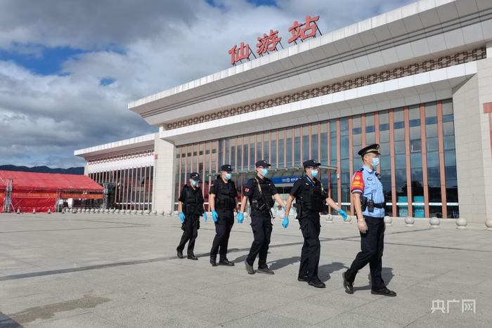 仙游站封站，老刘带队执勤（央广网发 仙游站供图）