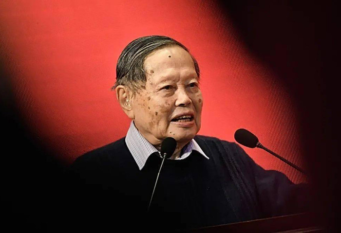 谁在背后安排了宇宙的一切?杨振宁:有造物者,宇宙不是偶然的