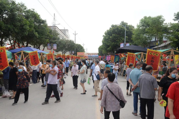 市民游客前来游玩。 荣昌区融媒体中心供图