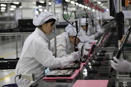 惠普重庆生产基地组装线 图：重庆商务委