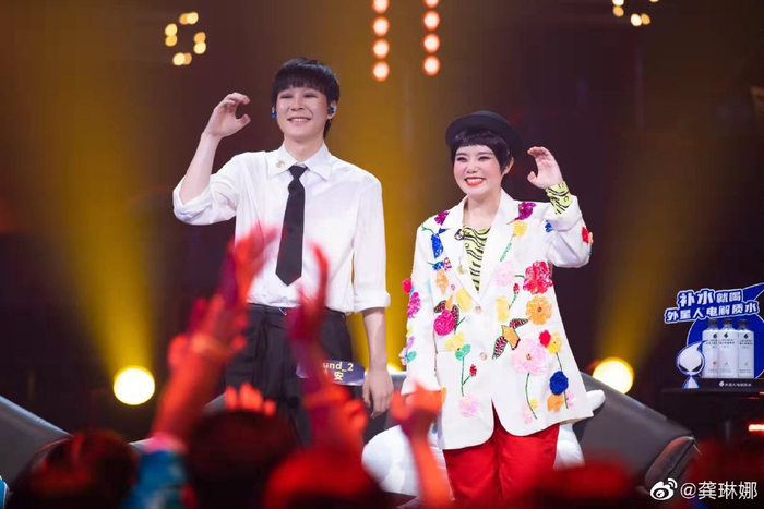 龚琳娜在《说唱听我的2》上表演《小丑·独白》。图来自受访者微博