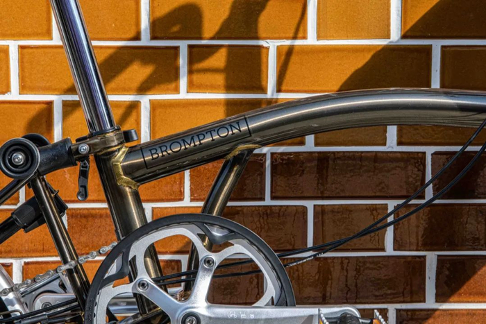 △云朵蓝和黑清漆是Brompton今年的新色。