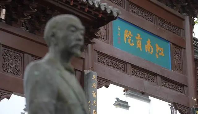 南京江南贡院门前的张謇铜像。图：新华社