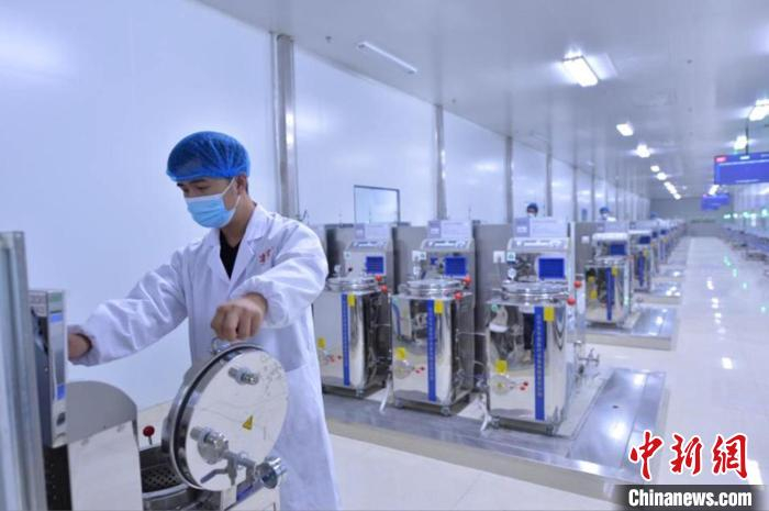 “智慧中药房”同时能提供丸、散、膏、丹等多种加工服务。　杜伟 摄