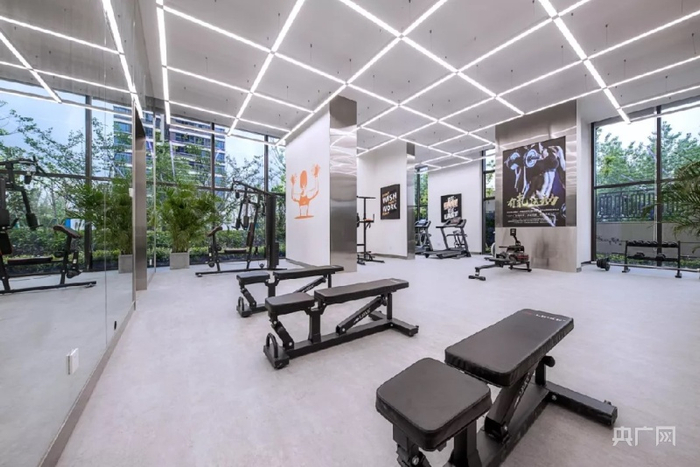 御璟湖山璟时组团架空层实景（央广网发 华宇供图）