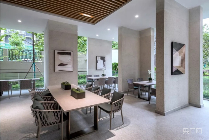 御璟湖山璟樾组团架空层实景（央广网发 华宇供图）