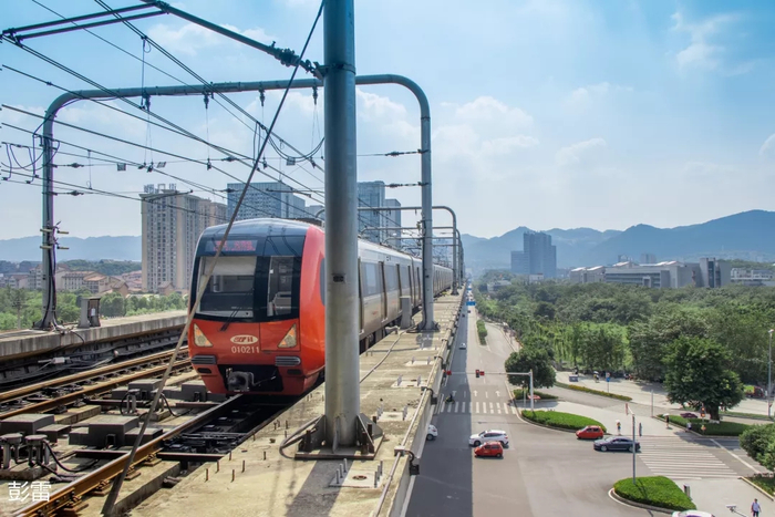 （重庆地铁1号线，图片来源：重庆轨道交通官微）