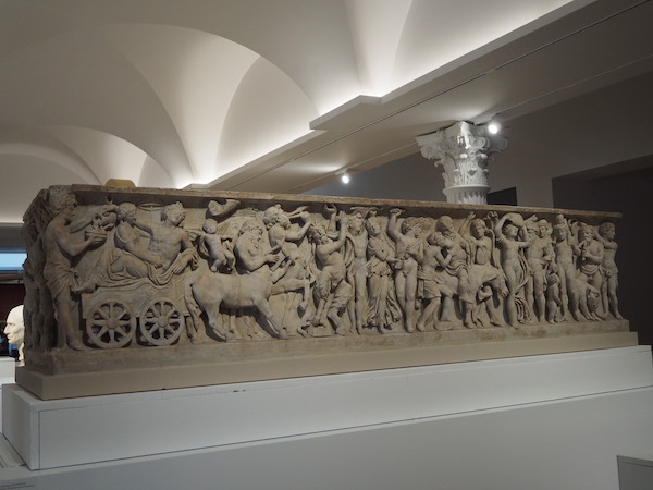 巴克斯和阿里阿德涅婚礼图案石棺公元2世纪