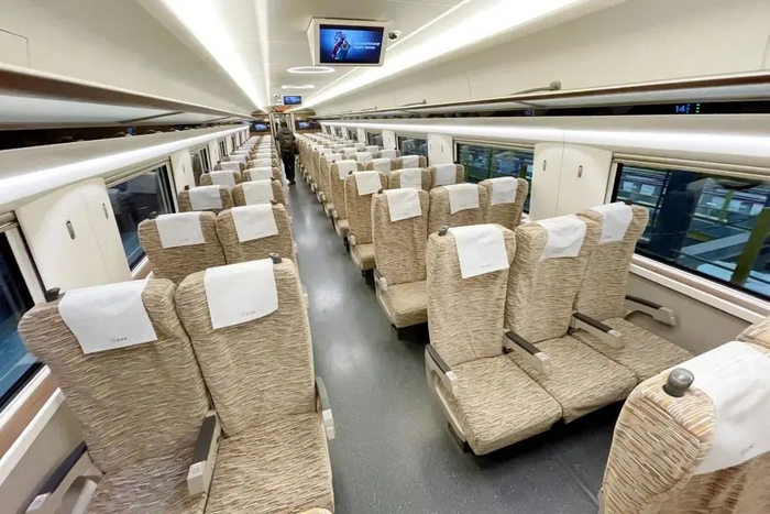 “复兴号”车厢内部（资料图）  邹乐 摄