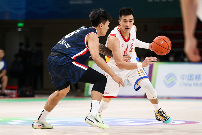 郭艾伦在决赛中发挥出色。