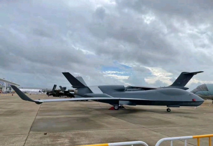 无侦-7高空长航时无人侦察机