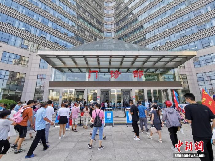 资料图：一医院门诊部      韩章云 摄
