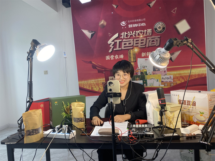 直播团队线上销售，抢占市场份额。