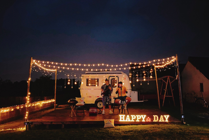 “不插电”的小舞台迎龙村图