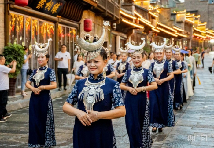 中南门少数名族（央广网发 彭俊 摄）