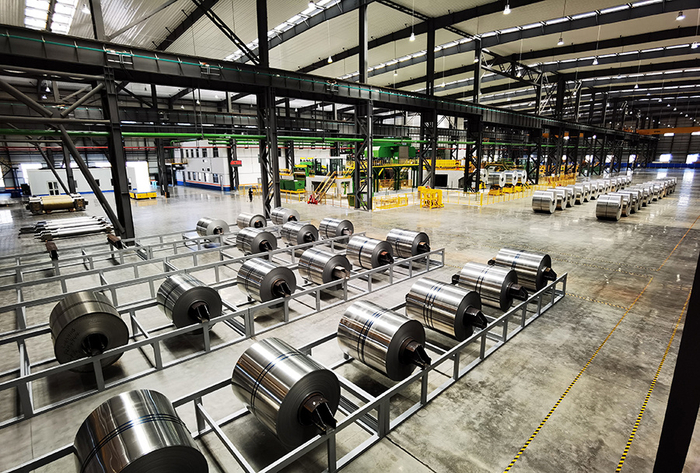 新2800毫米轧机轧制的汽车板卷材（央广网发 李影摄）
