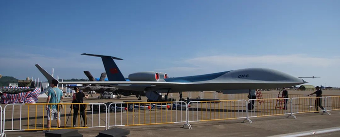 首次亮相的彩虹-6无人机