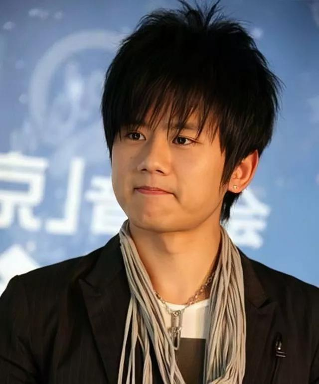 谢娜张杰结婚10周年,10年前青涩照片见证了他们爱情的成长