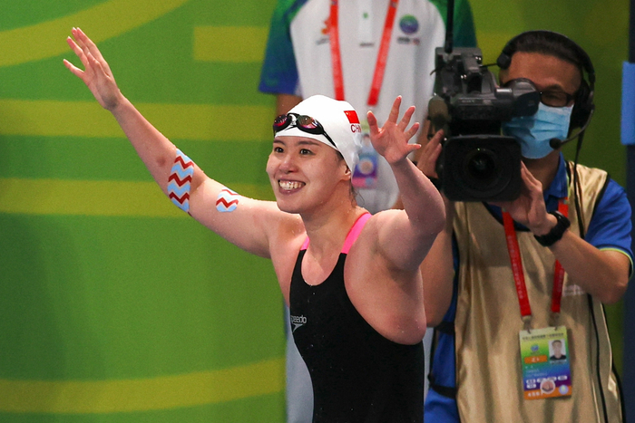 傅园慧亮相全运会赛场。