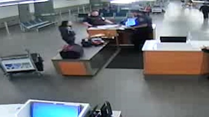 孟晚舟在2018年12月1日被加拿大边境服务局盘问的监控录像截图