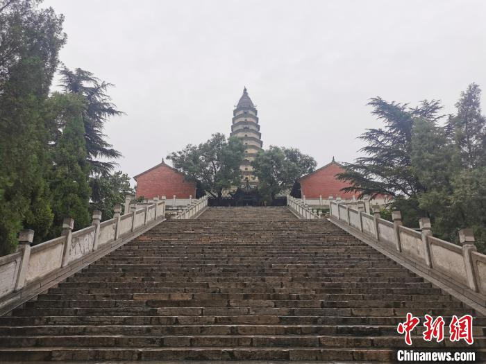 山西省新绛县龙兴寺，寺内所存唐代“碧落碑”，碑文书写特异，笔法工整，为书法珍品。　高瑞峰 摄