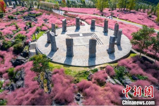 图为叠石花谷景区。　张坤琨 摄