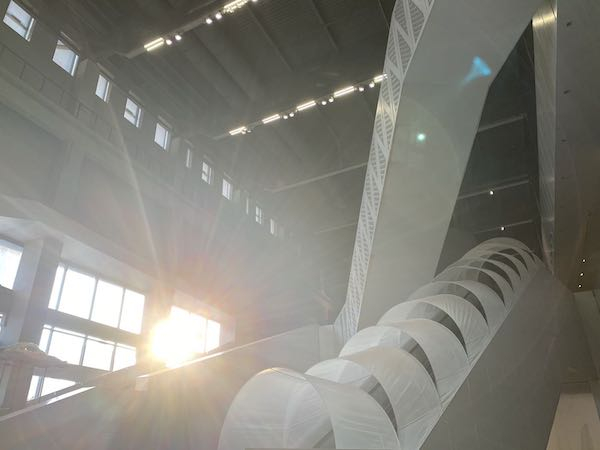 梁绍基为展览构想的茧型甬道