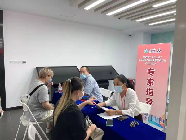 图说：全市各区聚合500多家优质用人单位，共提供招聘岗位7600多个。市人力资源和社会保障局提供（下同）