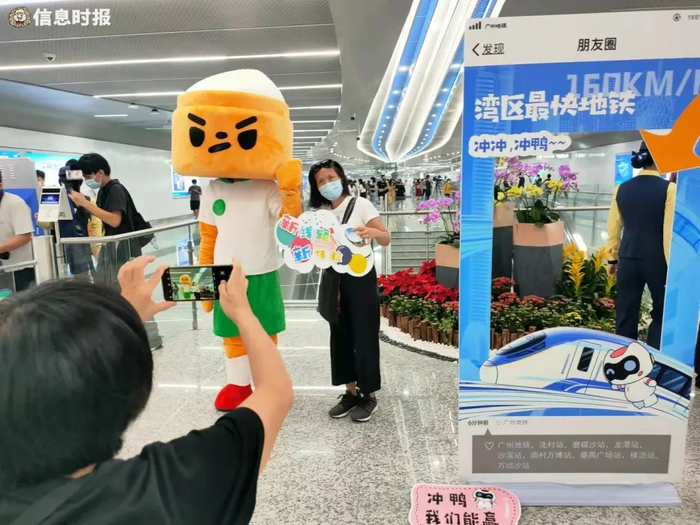 街坊们踊跃打卡。信息时报记者 陈引 摄