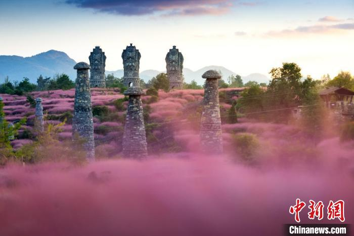 图为叠石花谷景区。　张坤琨 摄