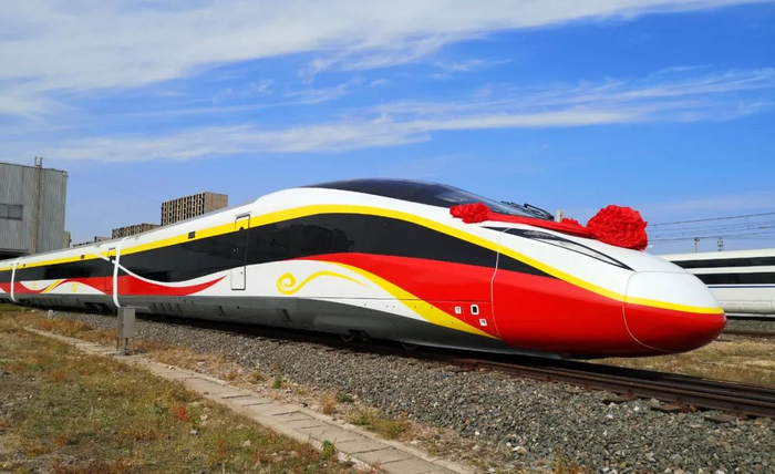 ▲中车唐山公司时速400公里跨国互联互通高速动车组。