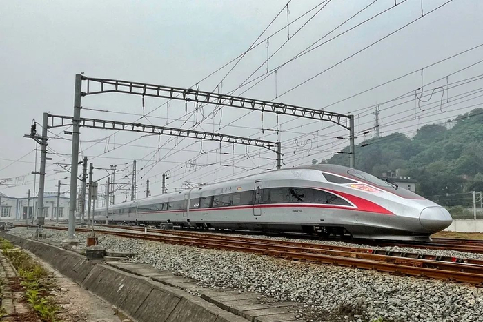 “复兴号”高速动车组  邹乐 摄