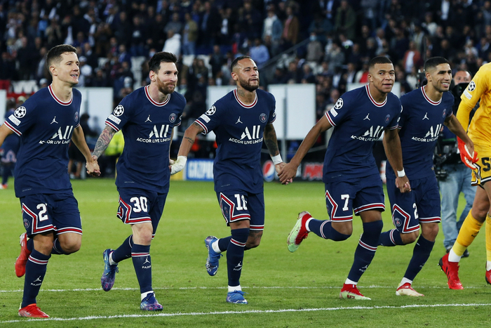 梅西和大巴黎队友集体感谢球迷。