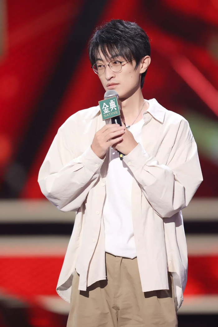 ▲邱瑞总是第一时间把新段子分享给女友。