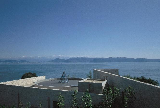 地中美术馆©松冈满男