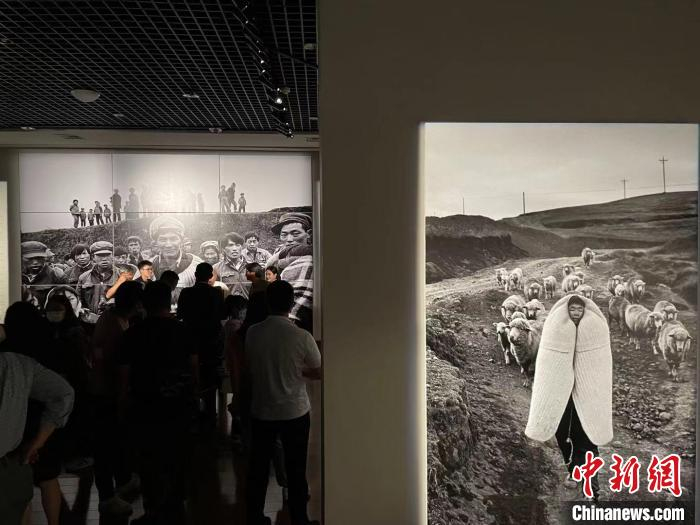 图为吴家林影像馆内部。　缪超 摄