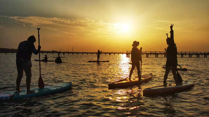游淀山湖海上漫行图