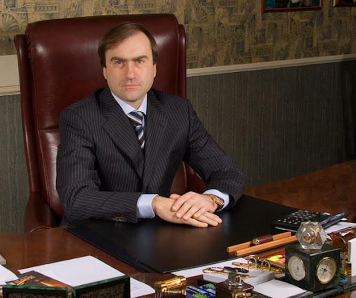 阿纳托里耶维奇·古山。