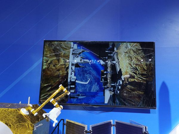  补加飞行器“太空加油”模拟图。