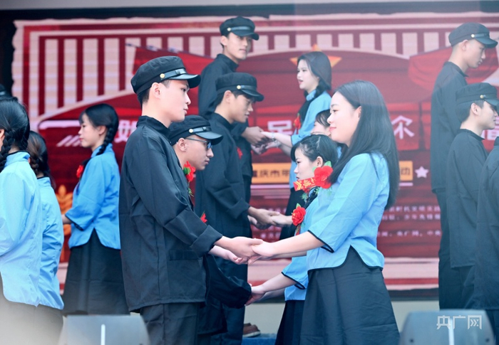 集体婚礼现场（央广网发 大足区宣传部供图）