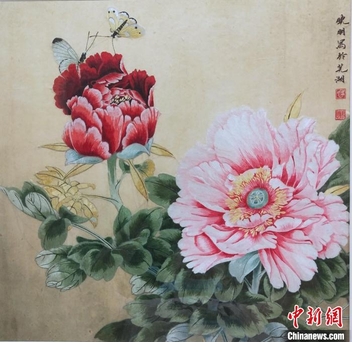 服刑人员苏绣作品。　郑超 摄