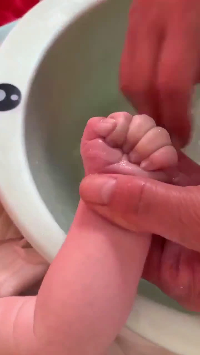 35天宝宝的小手,好心爱