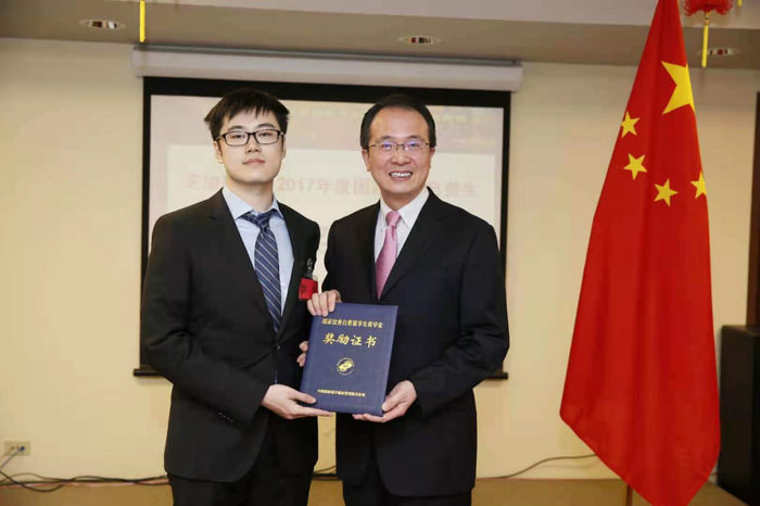 用三维结构解决柔性电路封装后的延展性难题，这位28岁力学新星即将归国入职华中科大 | 专访