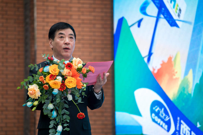 西影集团总经理黄献松致辞。