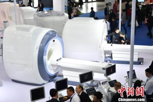 资料图：图为医博会现场展示的医疗器械。任东 摄